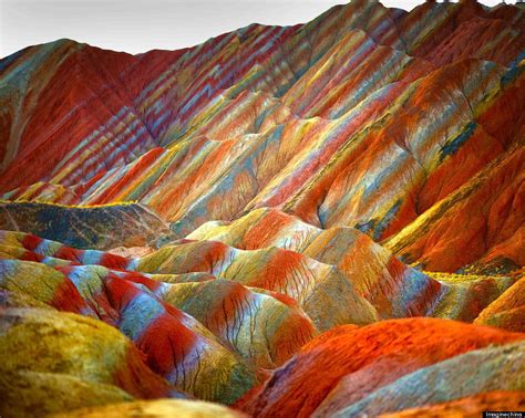  Rainbow Mountains Zazielone Cudownością Geologicznej Histrii!