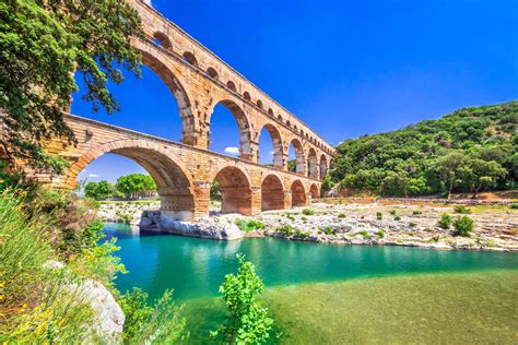  Le Pont du Gard - Arcydzieło Rzymskiego Inżynierstwa i Miejsce Idealne na Piknik