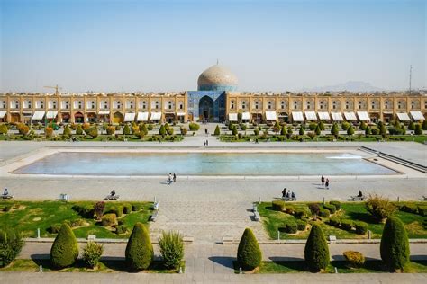 Naqsh-e Jahan Plaza – przepiękny przykład architektury islamskiej z bogatą historią!