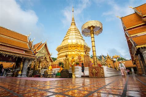 Wat Phra That Doi Suthep -  Niezapomniany widok i mistyczny urok na szczycie góry!