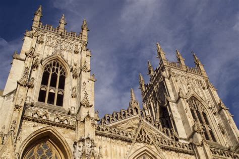 York Minster: Architektoniczny klejnot średniowiecza z fascynującą historią!