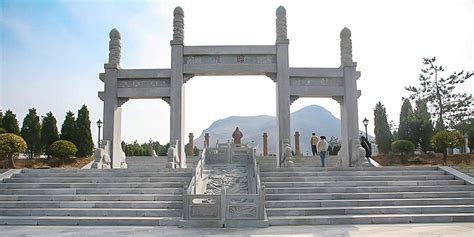 Zhao Wangling Mausoleum - Mistyczna Grobowiec i Skarb Czasu!